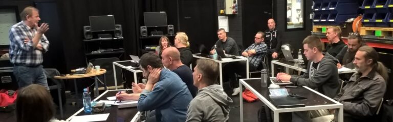 Valoa, videota ja ääntä suomalais-venäläisessä teatteritekniikan seminaarissa